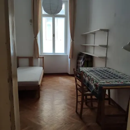 Apartamento Quiet Near Station Trieste
