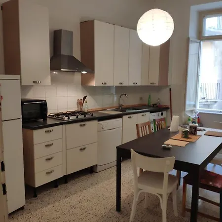Quiet Near Station Apartamento Trieste